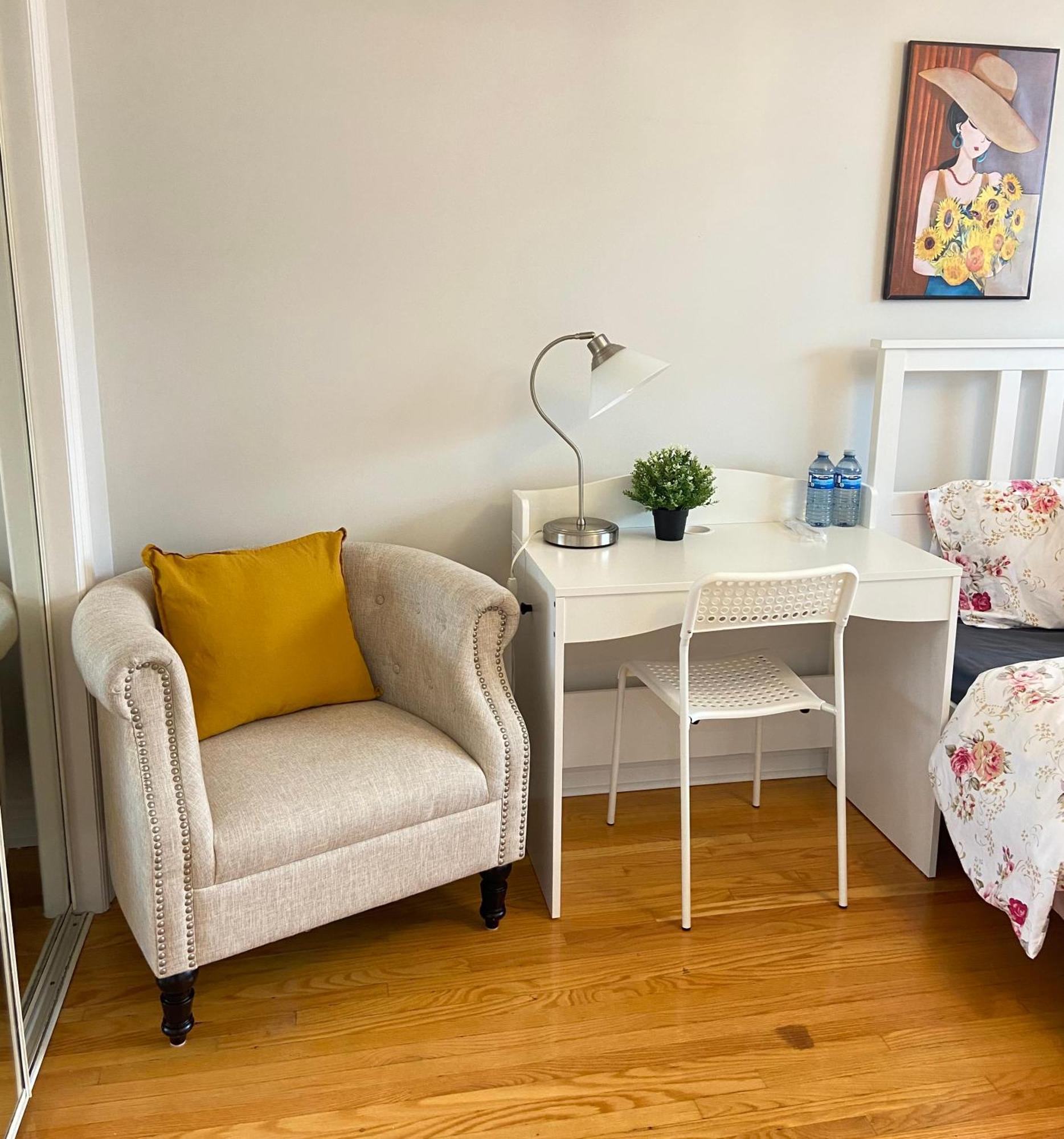 Sunny House - Main Floor, Free Parking, In Toronto 호텔 외부 사진
