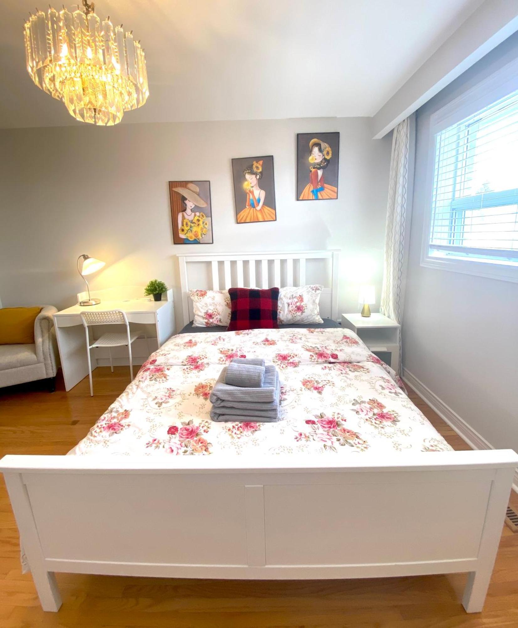 Sunny House - Main Floor, Free Parking, In Toronto 호텔 외부 사진