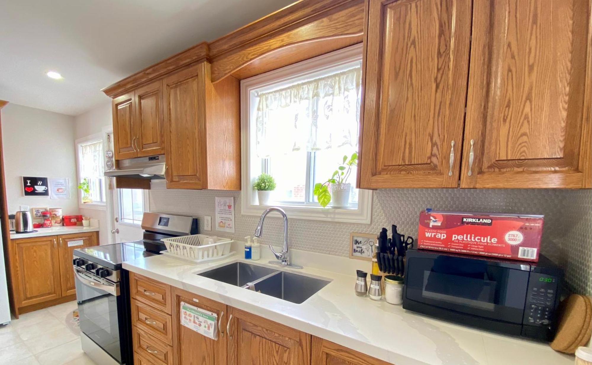 Sunny House - Main Floor, Free Parking, In Toronto 호텔 외부 사진