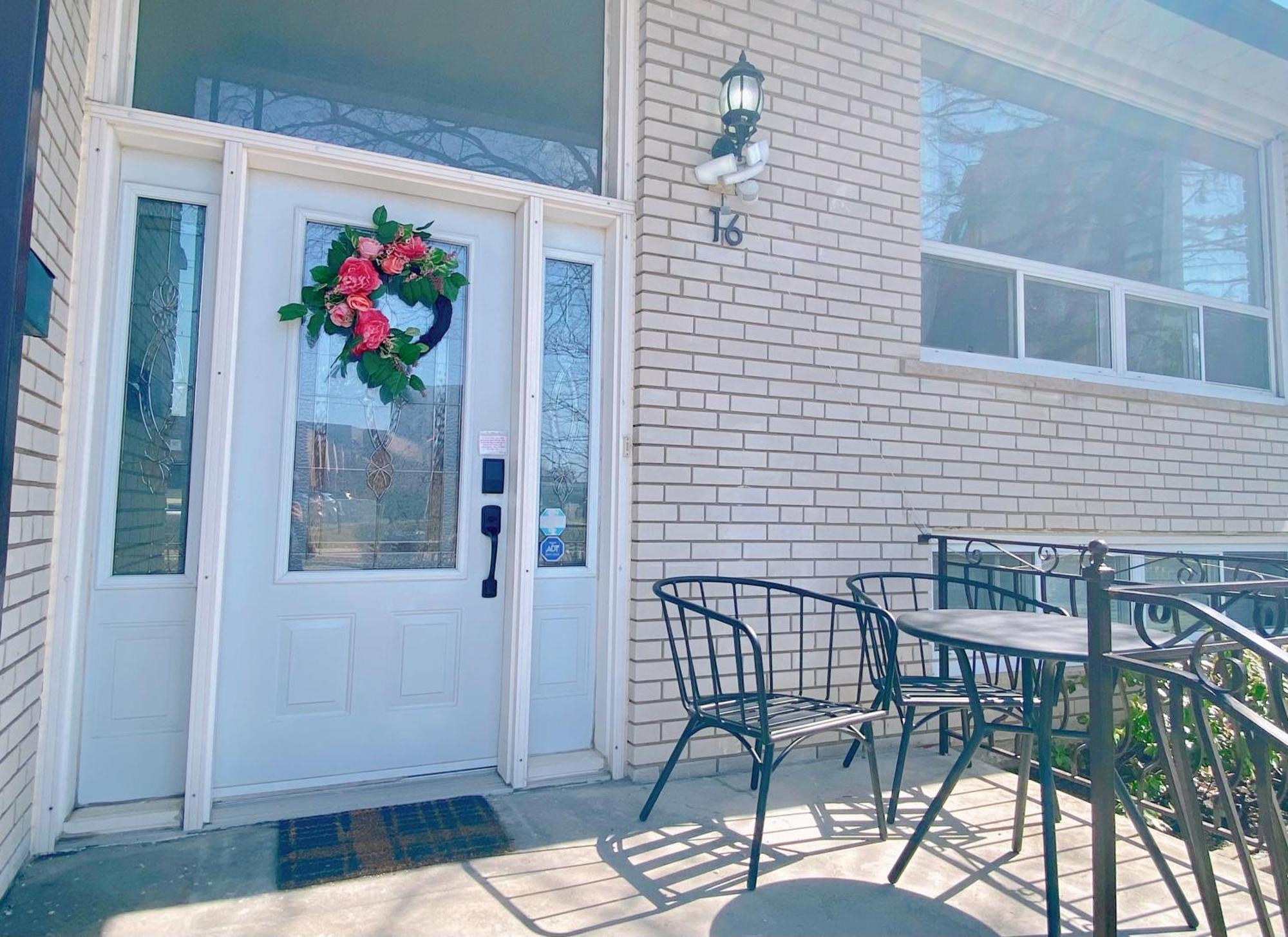 Sunny House - Main Floor, Free Parking, In Toronto 호텔 외부 사진