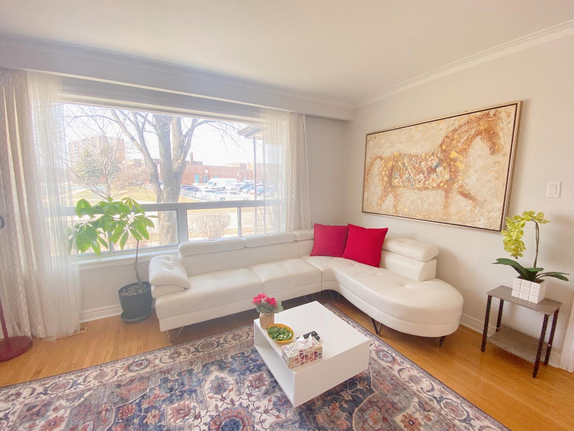 Sunny House - Main Floor, Free Parking, In Toronto 호텔 외부 사진